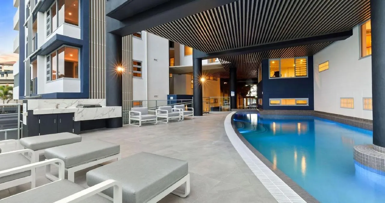 Beach Life - Luxe Beachfront Apt 알렉산드라헤드랜드 아파트